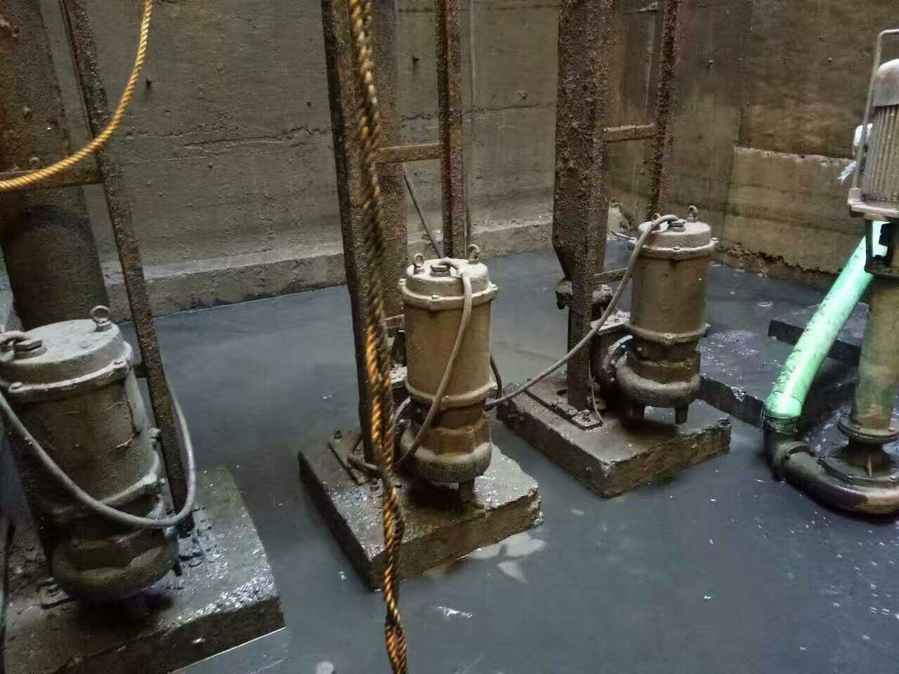 南溪污水池清理